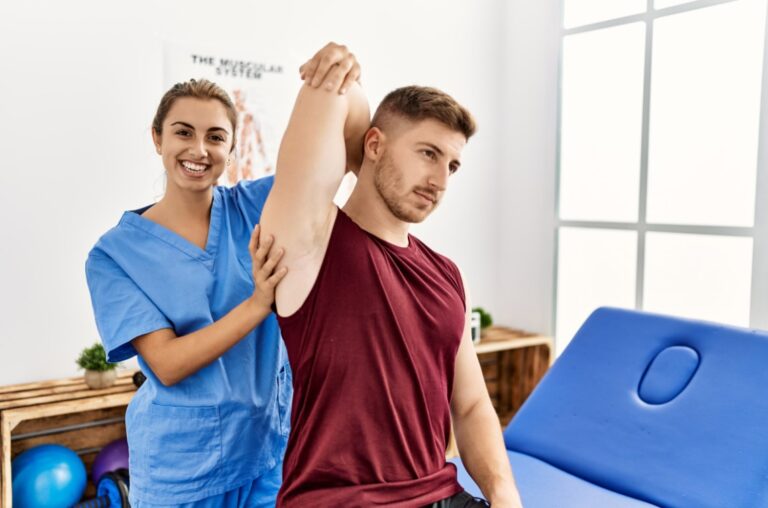 Bluzy medyczne dla kosmetologów i branży beauty – estetyka, wygoda i profesjonalny wygląd